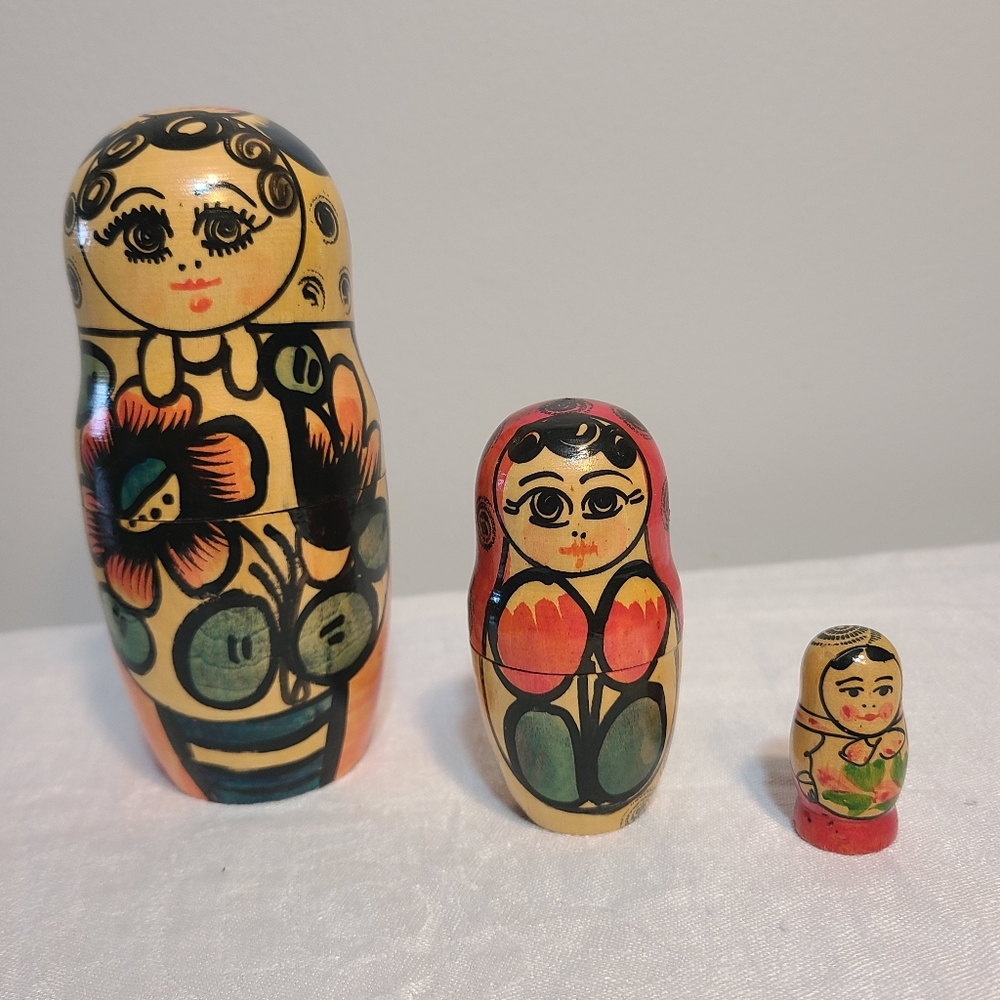 Set of wood nesting matryoishka dolls